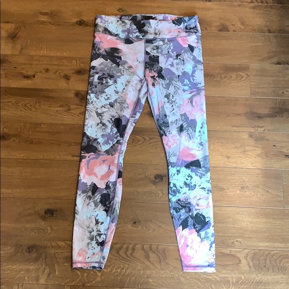 Fabletics floral ankle length leggings - Picture 2 of 8
